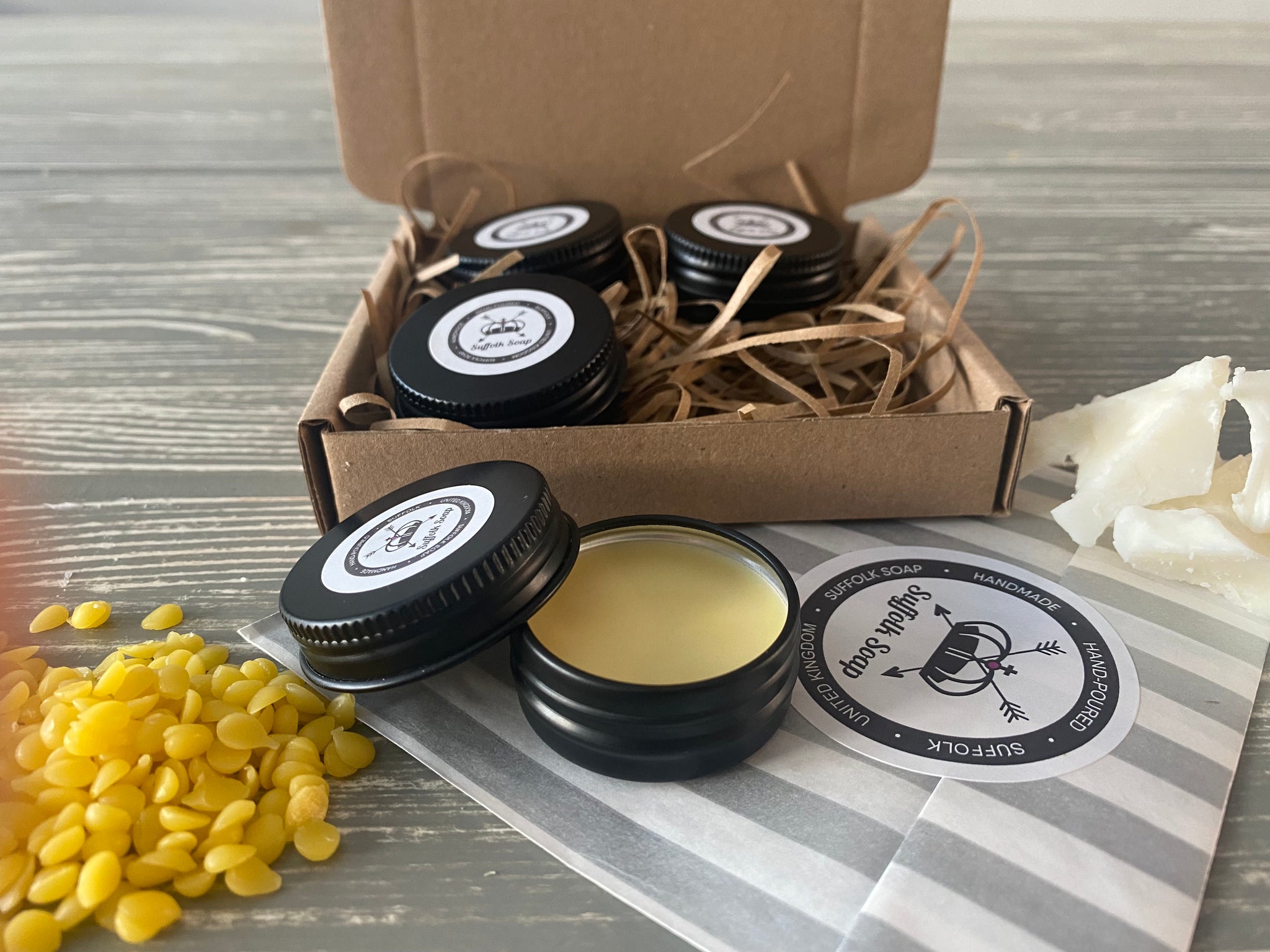 Set of 4 Lip Balms with Tin in Gift Box